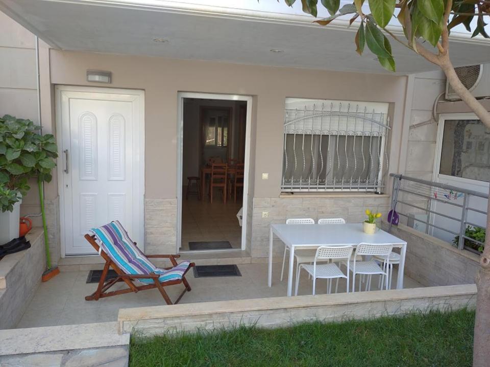 Δεσποινα Appartement Néa Péramos Buitenkant foto