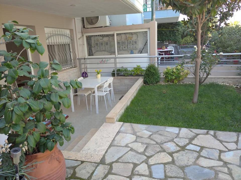 Δεσποινα Appartement Néa Péramos Buitenkant foto