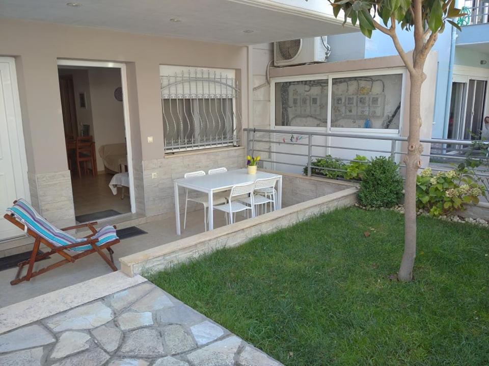 Δεσποινα Appartement Néa Péramos Buitenkant foto