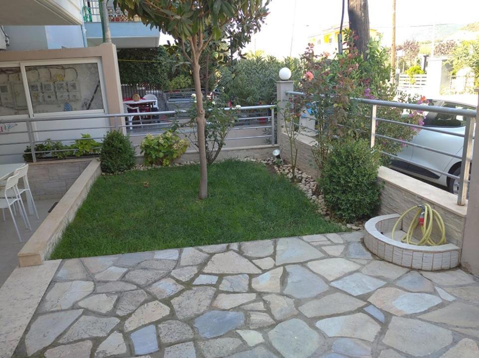 Δεσποινα Appartement Néa Péramos Buitenkant foto