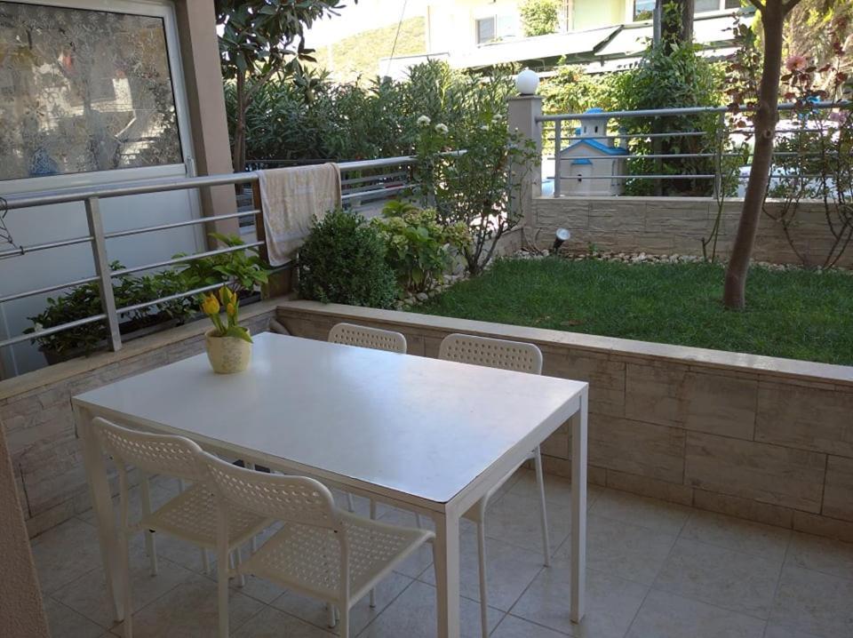Δεσποινα Appartement Néa Péramos Buitenkant foto